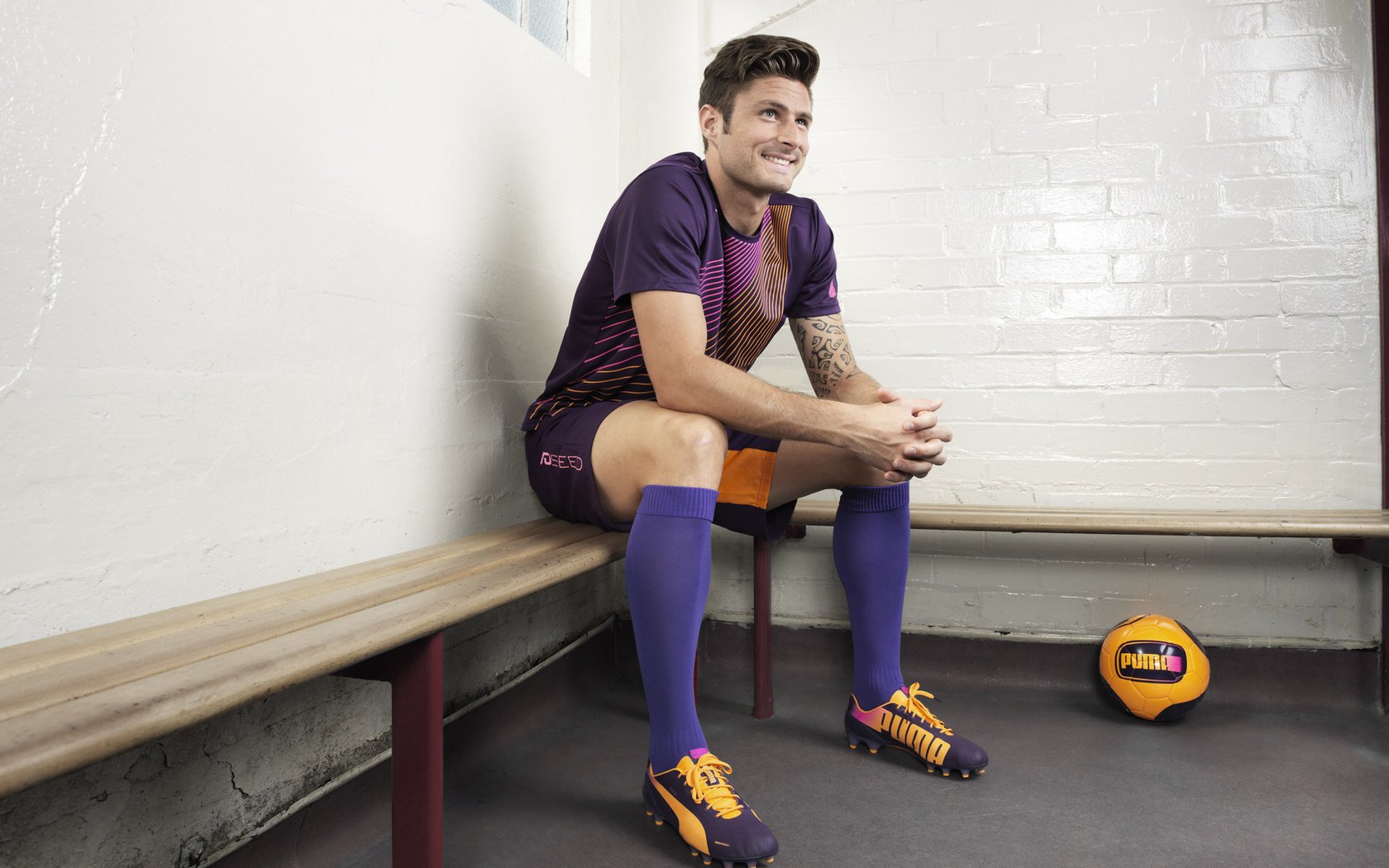 内斯塔:伤病缠身的优雅后卫,坚持与不屈,内斯塔太帅了